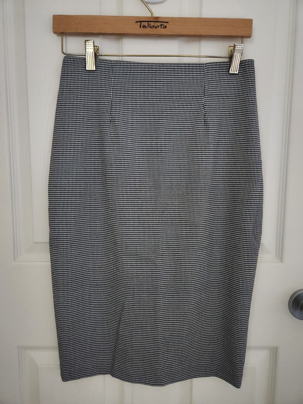 Le Chateau Black and White Houndstooth Pencil Skirt